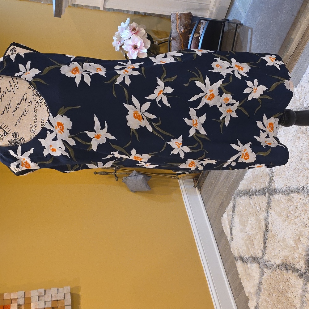 Old navy casual midi dress Twist back